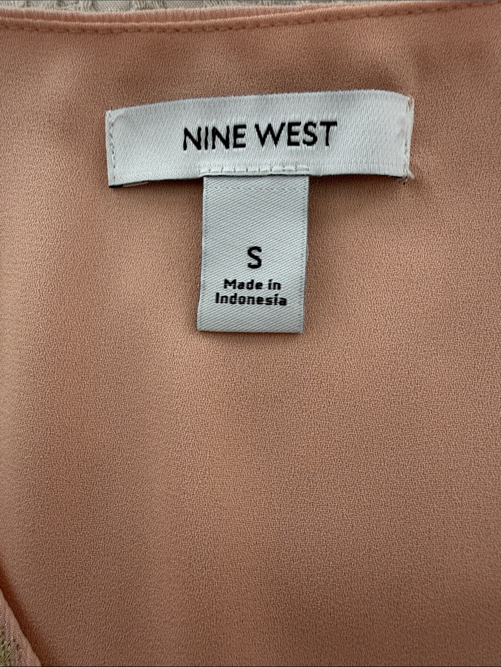 Nine West Sleeveless V-Neck Blush Pink Blouse Metallic Gold Polka Dots Sz S - Picture 2 of 8